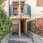 Guesthost - Cozy Two Floors Flat Apartment