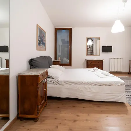Guesthost - Cozy Two Floors Flat Систиана