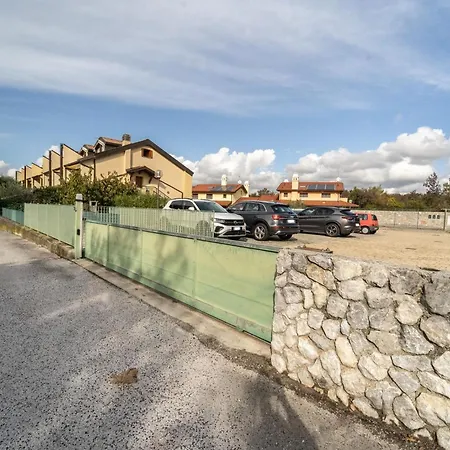 Apartment Guesthost - Cozy Two Floors Flat Sistiana