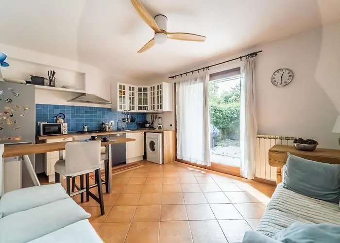 Guesthost - Cozy Two Floors Flat Apartment