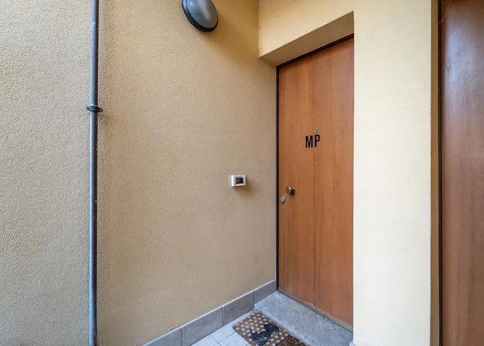 Guesthost - Cozy Two Floors Flat Apartment *