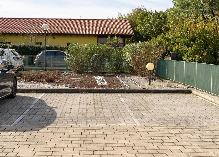 Guesthost - Cozy Two Floors Flat Apartment