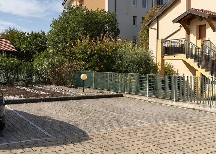 Guesthost - Cozy Two Floors Flat Apartment *