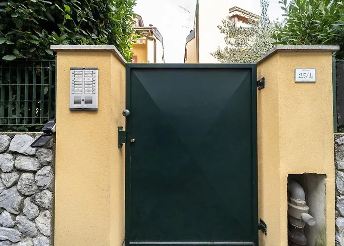 Guesthost - Cozy Two Floors Flat *